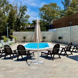 De Diseno Con Piscina Y Barbacoa Сasa de vacaciones